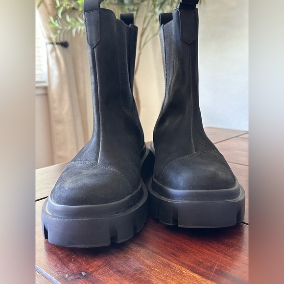 TOMS Rowan Black Pull On Leather Chelsea Boots Women’s 9.5 (EU 41) - Picture 5 of 7